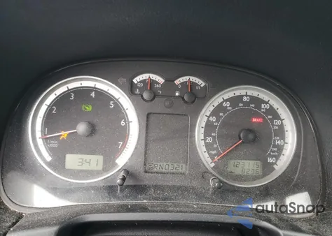 2004 Volkswagen Jetta Gl z USA, uszkodzony, nr VIN 3VWRK69M24M065961